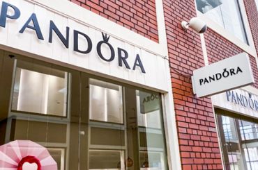 Ювелирная сеть Pandora закроет сотни магазинов по всему миру из-за пандемии